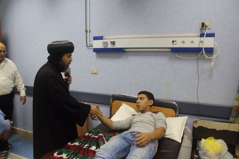 بالصور نيافة الانبا ابوللو يزور