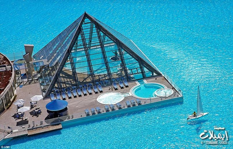 أكبر حمام سباحة في العالم